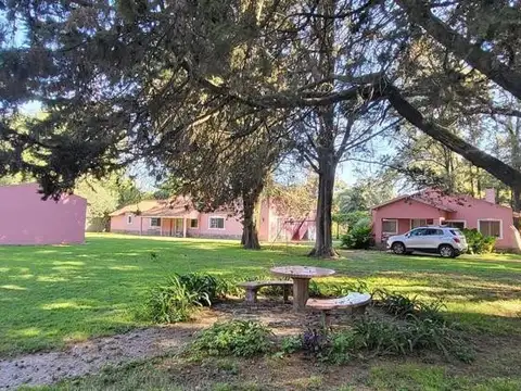 Casa en venta -  6 Dormitorios 3 Baños - Cocheras - 6700Mts2 - La Reja, Moreno