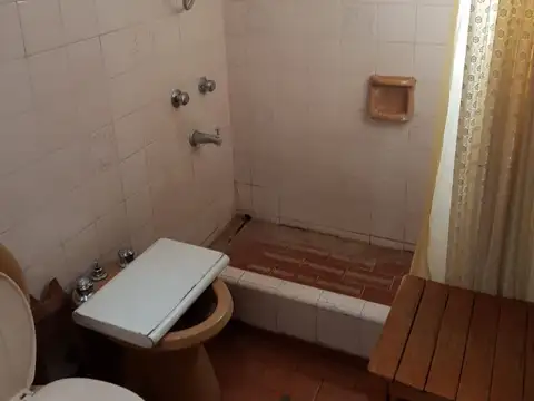 Casa 4 ambientes con 1 baño