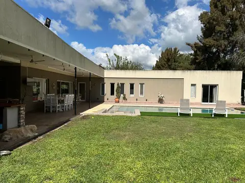 Casa 5 ambientes con 3 baños