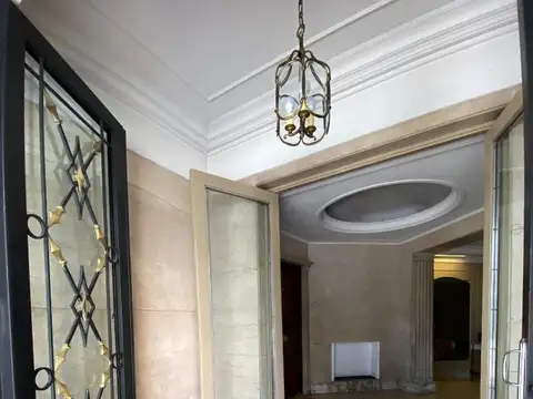 Beruti 3100, Piso PB