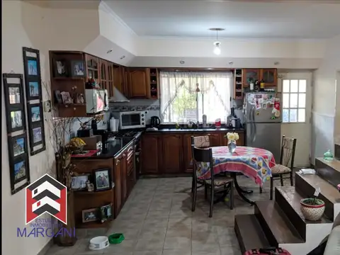 Excelente Casa 3 AMB s/ Lote 230m2