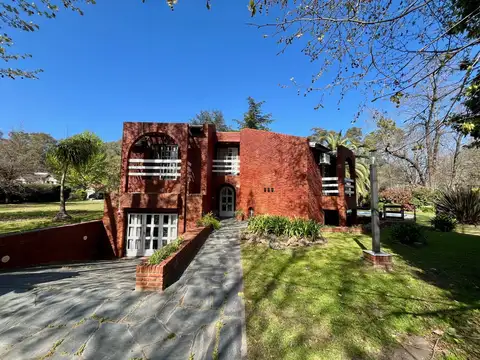 HERMOSO CHALET DE 7 AMB EN COUNTRY EL PARAISO