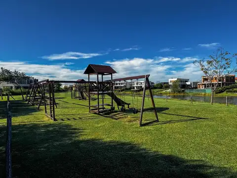 Puertos Escobar Barrio Ceibos lote interno en venta