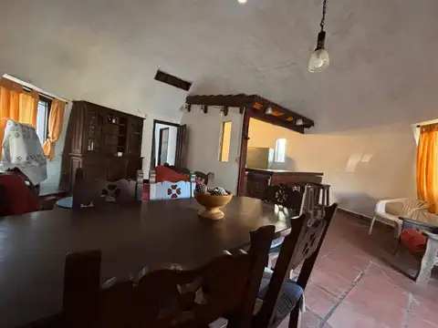 Casa 4 ambientes con 2 baños