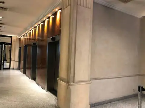 Oficina en Alquiler con 12 cocheras