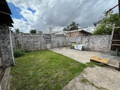 Venta Casa 3 ambientes con patio y parrilla en Moron