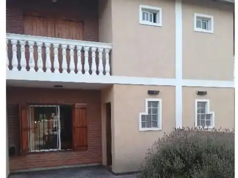 HERMOSO DUPLEX DE 5 AMB. NECOCHEA