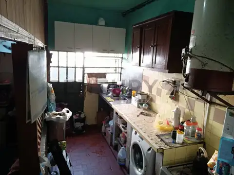 OPORTUNIDAD!  CASA EN VENTA 4 AMBIENTES. GRAN PATIO/PARQUE.