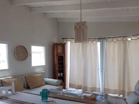 Casa 3 ambientes con 2 baños