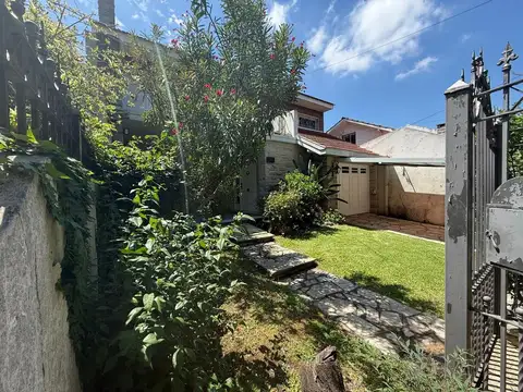 Casa 5 ambientes con 4 baños