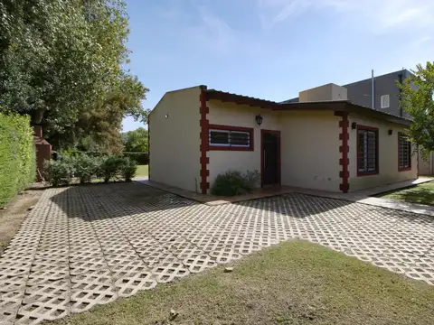 Casa en Venta con 2 cocheras