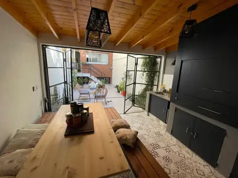 Casa 5 ambientes con 2 baños