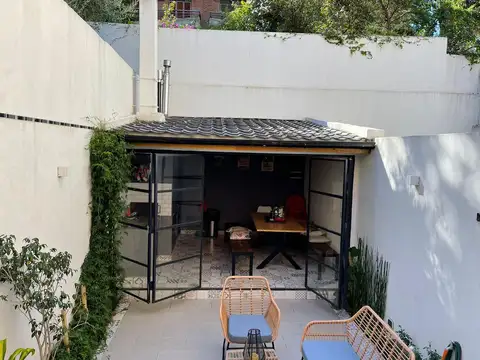 Casa en Venta con 3 cocheras