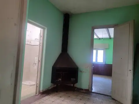 Casa 5 ambientes con 1 baño