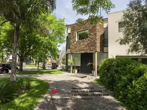 Casa en Venta con 6 cocheras