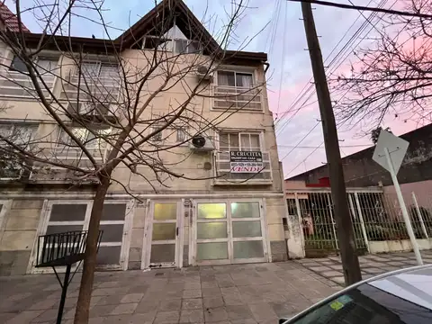 VENDO 3 AMB TIPO CASA  TRIPLEX CON COCHERA