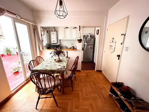 Divina Ubicación ! Sobre calle arbolada.