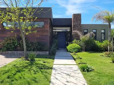 CASA 4 AMBIENTES EN VENTA BARRIO SAN GABRIEL