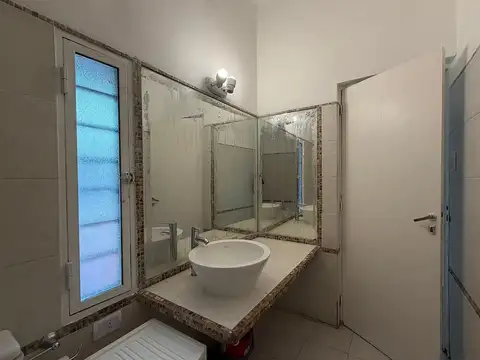 Depto Tipo Casa 5 ambientes con 2 baños