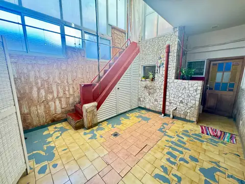 Casa de pasillo en venta en Luis Agote