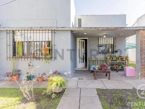 511  e/ 134 Y 135 3953100, Piso 0