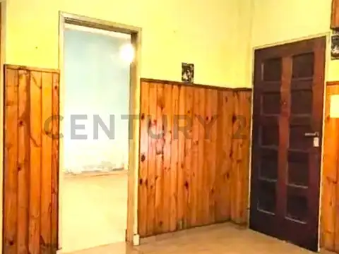 VENTA - CASA  - IDEAL INVERSOR - A RECICLAR