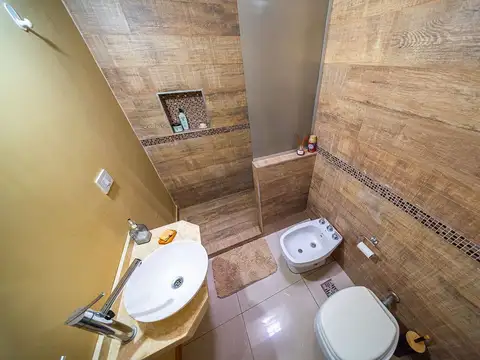 CASA DE PASILLO EN VENTA 3 DORMITORIOS ZONA CENTRO