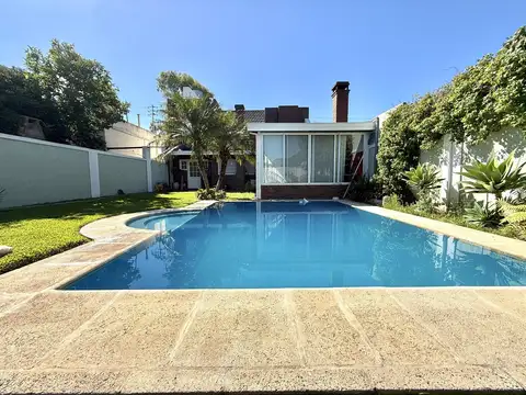 Casa 4 ambientes con parque, quincho y pileta - Temperley