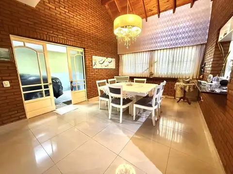 Casa 4 ambientes con 3 baños