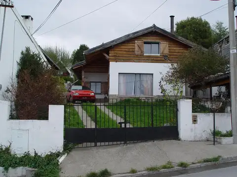 Casa de cuatro dorm en alquiler en calle Tucuman