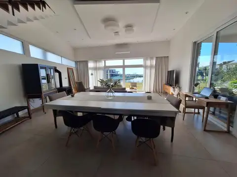 Casa 5 ambientes con 3 baños