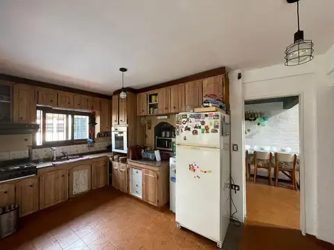 Casa 6 Ambientes c/ Cochera, Quincho y Pileta 248 m² Cubiertos - S.Justo (Ctro)