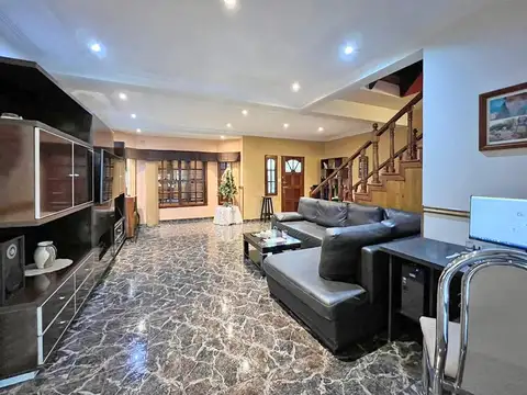Casa 4 ambientes con 4 baños