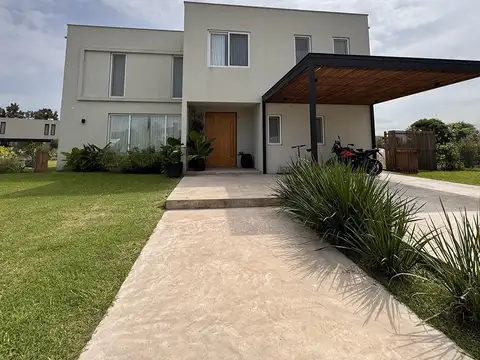 Casa en venta en Barrio La Calesa, Pilará, Pilar