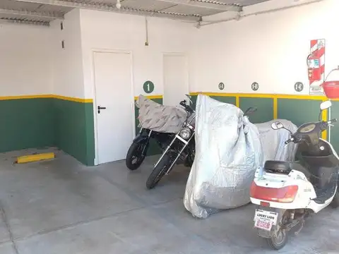 COCHERA CON RENTA PARA 27 AUTOS