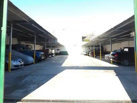 COCHERA CON RENTA PARA 27 AUTOS