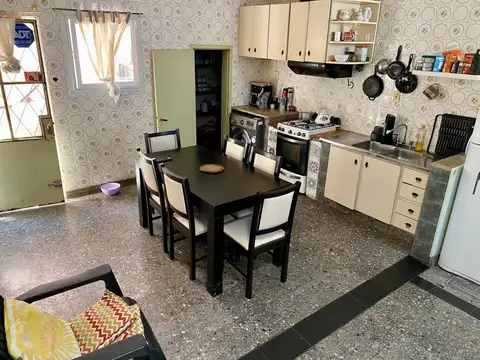 VERSALLES CASA 4 AMBIENTES COCHERA TERRAZA PARRILLA