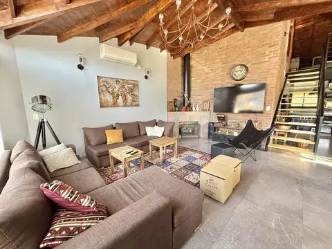 Casa en Venta con 2 cocheras