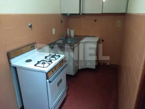 AMPLIO DEPTO EN PLANTA ALTA FRENTE A LA ESTACION DE ITUZAINGO.APTO PROFESIONAL /COMERCIAL