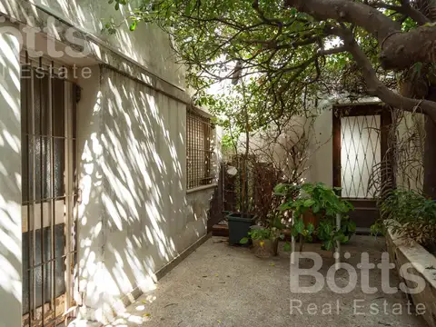 Cnel. Ramón L. Falcón al 3300