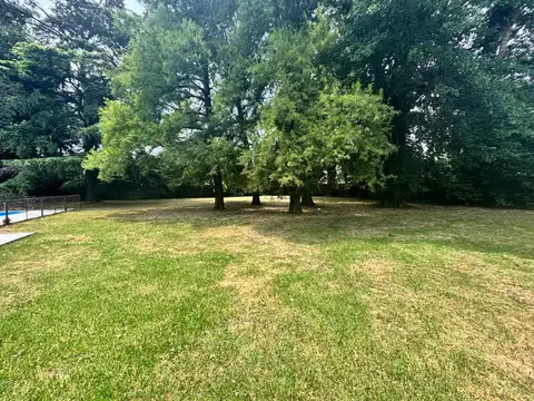 Amplios terrenos en venta - Cruce Castelar