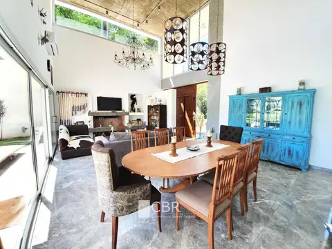 Casi a Estrenar: Espectacular casa de 4 Dorm. frente a la Cancha de Polo 5