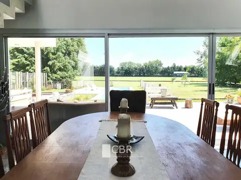 Casa en Venta con 3 cocheras