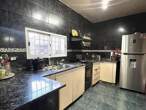 Casa en Venta con 3 cocheras