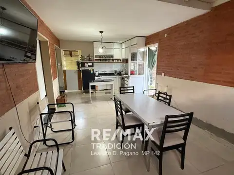 Casa en Venta con 2 cocheras