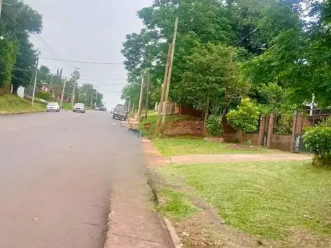 (V750) Amplio lote sobre Avenida