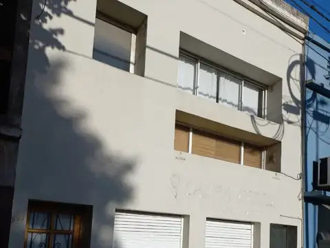 Tandil Venta de Local en Av. Comercial  y Depto