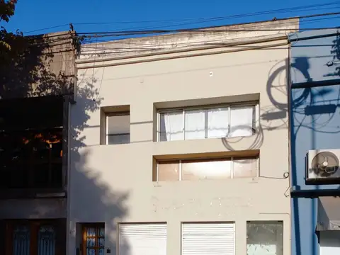 Tandil Venta de Local en Av. Comercial  y Depto