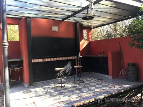 Casa en Alquiler con 1 cochera