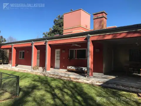 Casa 6 ambientes con 5 baños